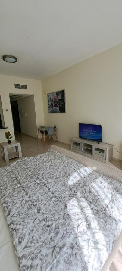 شقة Dg83 Studio Flat, Close To The Gardens Metro Station 5 Min Walkable دبي المظهر الخارجي الصورة